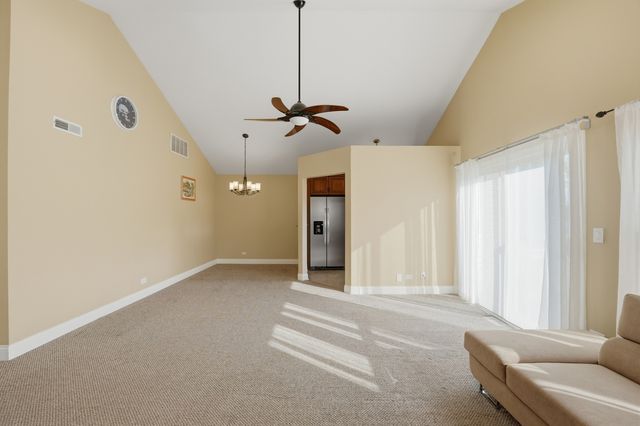 304 University Lane A, Elk Grove Village, IL 60007