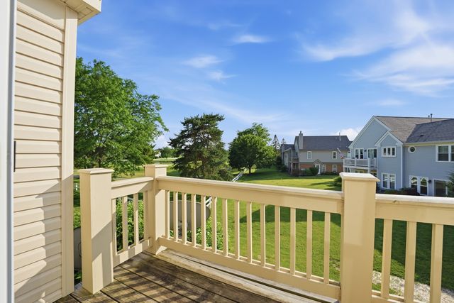 304 University Lane A, Elk Grove Village, IL 60007
