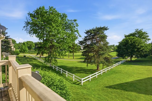 304 University Lane A, Elk Grove Village, IL 60007