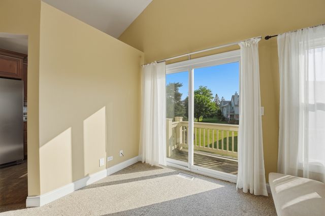 304 University Lane A, Elk Grove Village, IL 60007