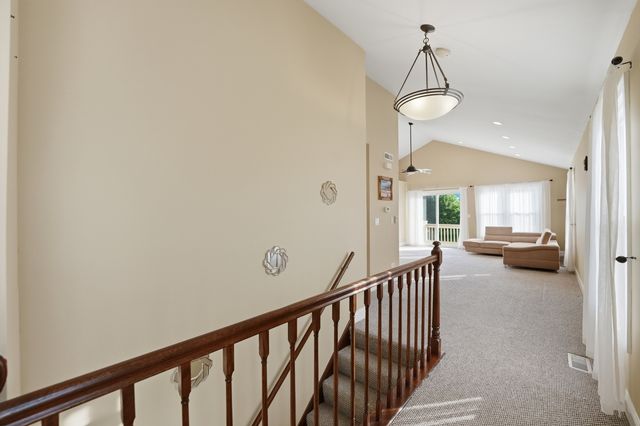 304 University Lane A, Elk Grove Village, IL 60007