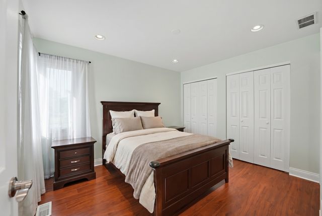 304 University Lane A, Elk Grove Village, IL 60007