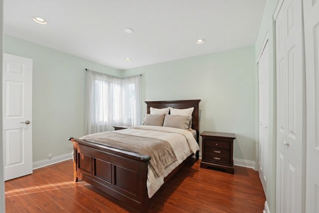 304 University Lane A, Elk Grove Village, IL 60007