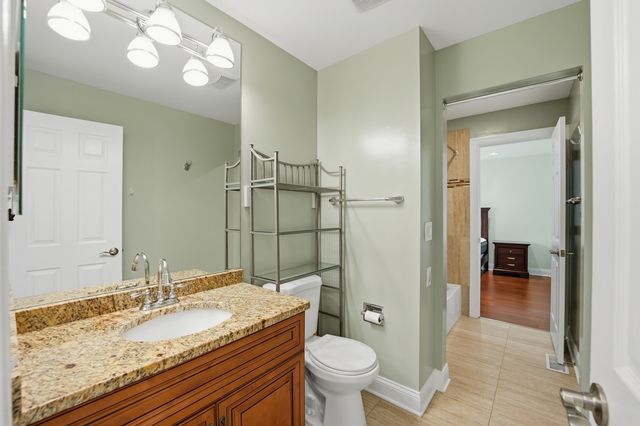 304 University Lane A, Elk Grove Village, IL 60007