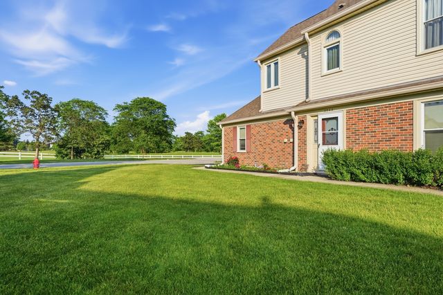 304 University Lane A, Elk Grove Village, IL 60007