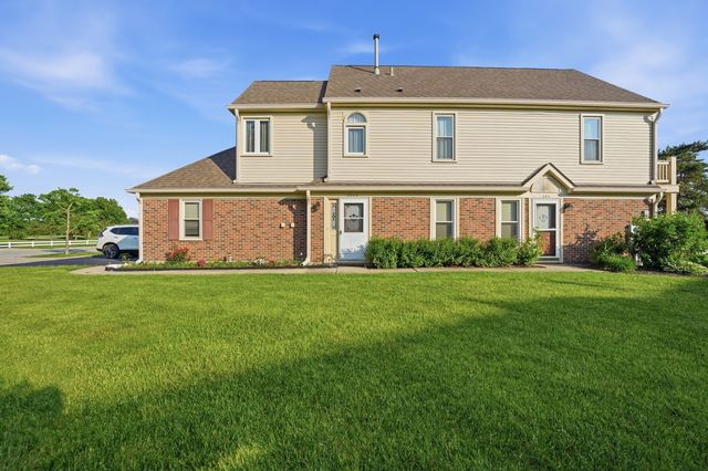 304 University Lane A, Elk Grove Village, IL 60007