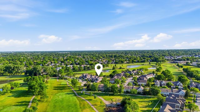 304 University Lane A, Elk Grove Village, IL 60007