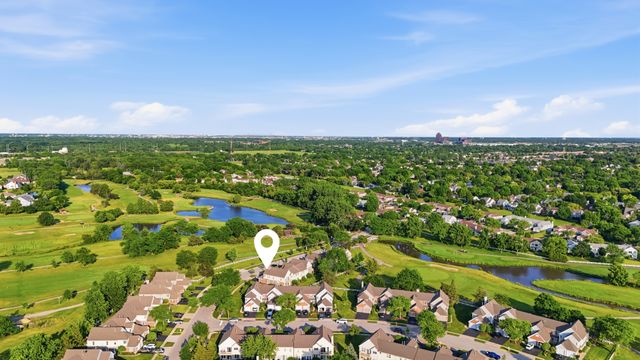 304 University Lane A, Elk Grove Village, IL 60007
