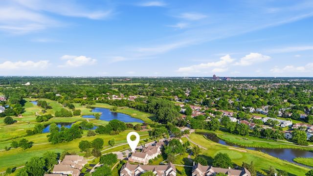 304 University Lane A, Elk Grove Village, IL 60007