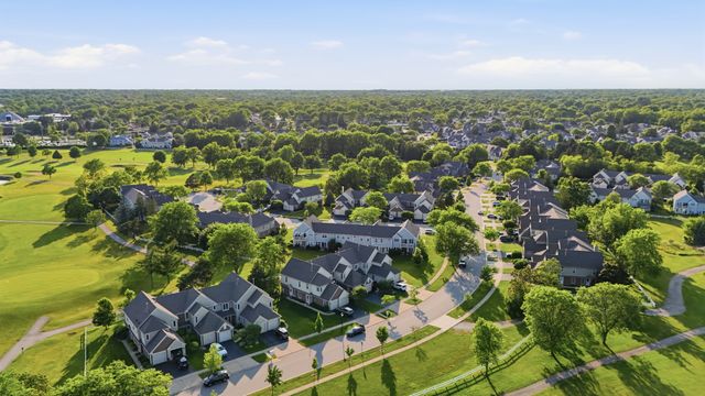 304 University Lane A, Elk Grove Village, IL 60007
