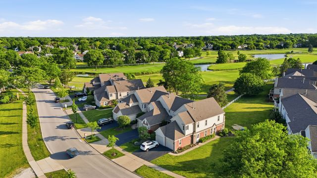 304 University Lane A, Elk Grove Village, IL 60007