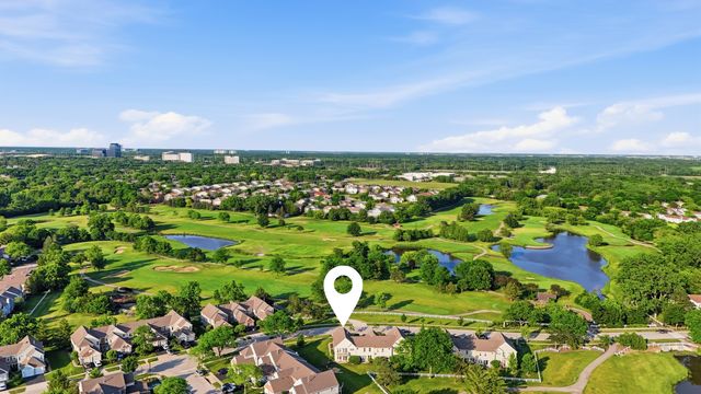 304 University Lane A, Elk Grove Village, IL 60007