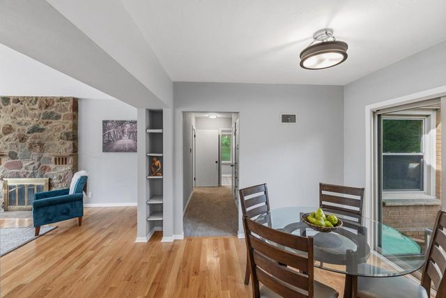 4418 W Mequon ROAD, Mequon, WI 53092