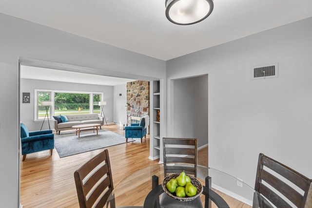 4418 W Mequon ROAD, Mequon, WI 53092