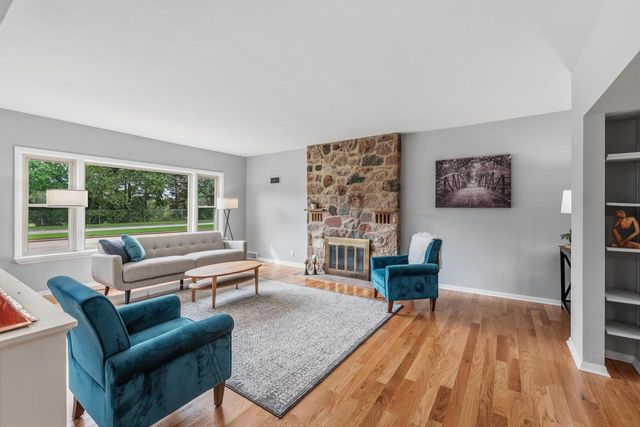 4418 W Mequon ROAD, Mequon, WI 53092