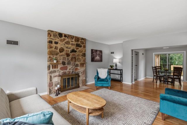 4418 W Mequon ROAD, Mequon, WI 53092