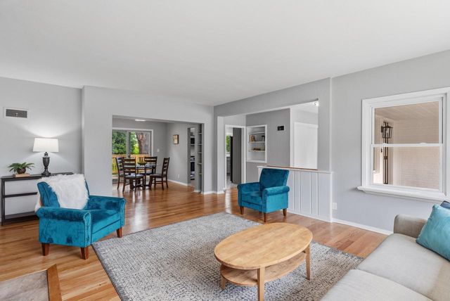 4418 W Mequon ROAD, Mequon, WI 53092
