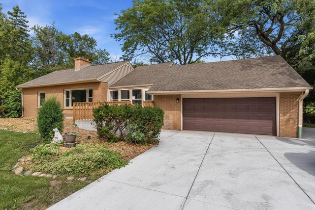 4418 W Mequon ROAD, Mequon, WI 53092