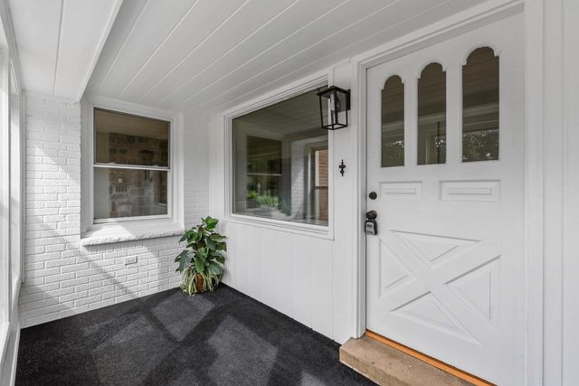 4418 W Mequon ROAD, Mequon, WI 53092