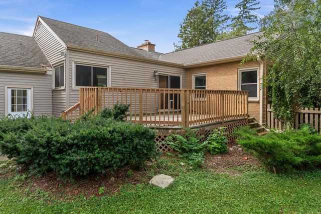 4418 W Mequon ROAD, Mequon, WI 53092