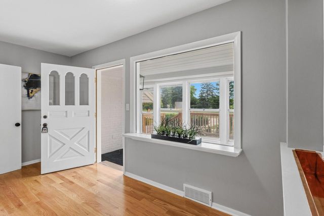 4418 W Mequon ROAD, Mequon, WI 53092