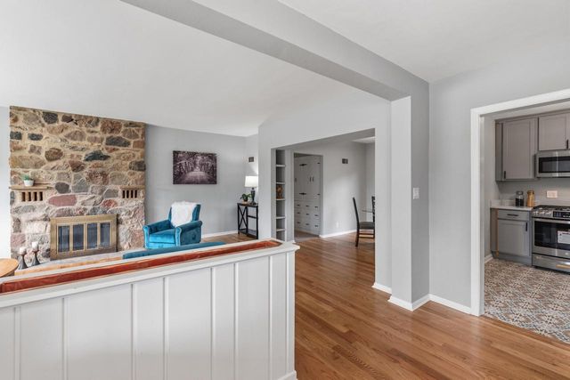 4418 W Mequon ROAD, Mequon, WI 53092