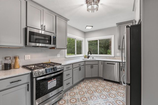 4418 W Mequon ROAD, Mequon, WI 53092
