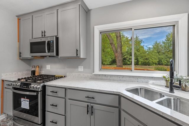 4418 W Mequon ROAD, Mequon, WI 53092