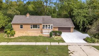 4418 W Mequon ROAD, Mequon, WI 53092