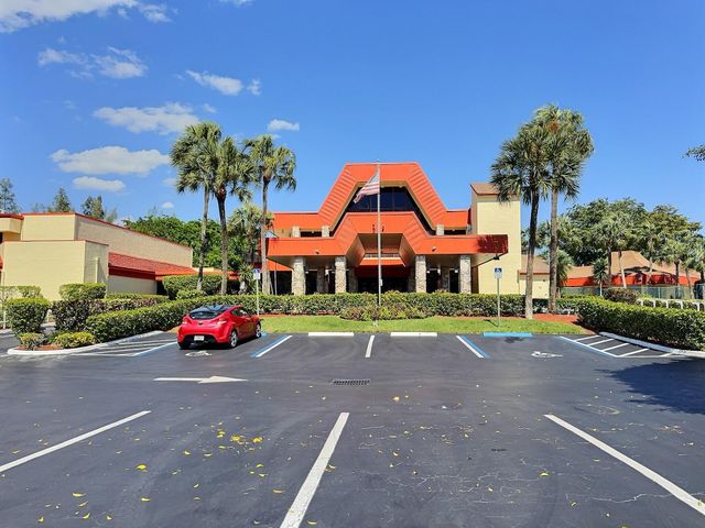 3150 Holiday Springs Boulevard 8-204, Margate, FL 33063