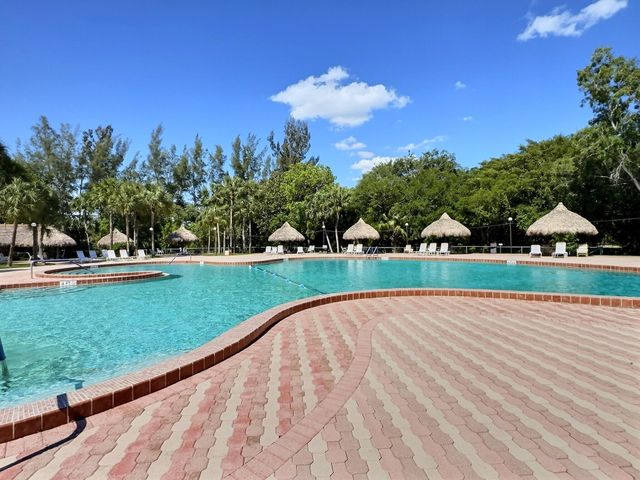 3150 Holiday Springs Boulevard 8-204, Margate, FL 33063