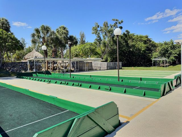 3150 Holiday Springs Boulevard 8-204, Margate, FL 33063