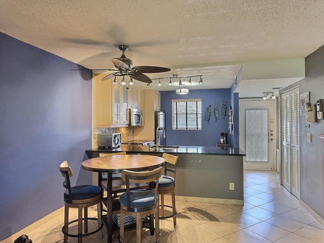 3150 Holiday Springs Boulevard 8-204, Margate, FL 33063