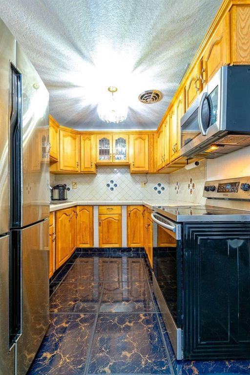 Image 16 of property listing at 804 ENGEL DRIVE, Orlando, FL 32807