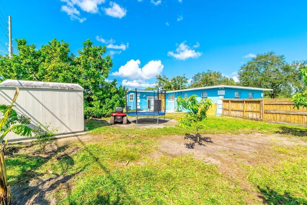 Image 26 of property listing at 804 ENGEL DRIVE, Orlando, FL 32807