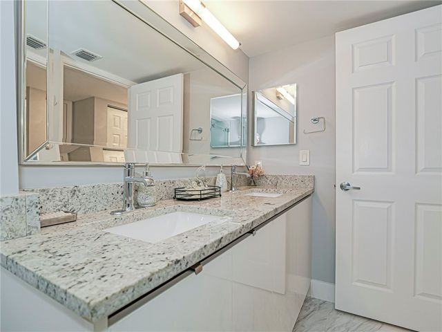 1550 S 42nd Circle 107, Vero Beach, FL 32967
