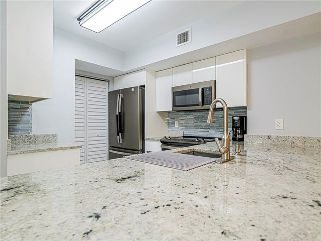1550 S 42nd Circle 107, Vero Beach, FL 32967