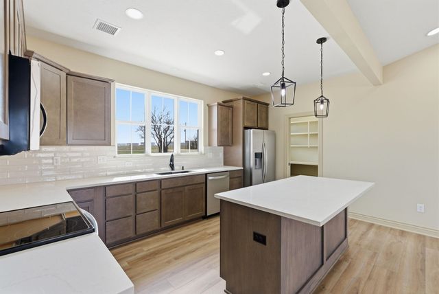 3680 SW 10th St, El Dorado, KS 67042