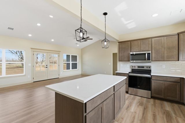 3680 SW 10th St, El Dorado, KS 67042