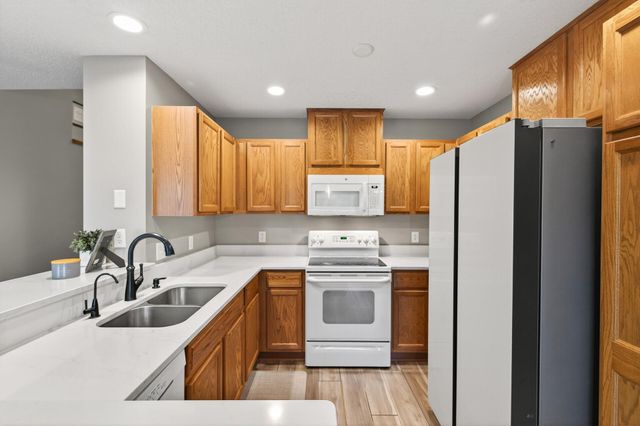 17700 71st Avenue N, Maple Grove, MN 55311