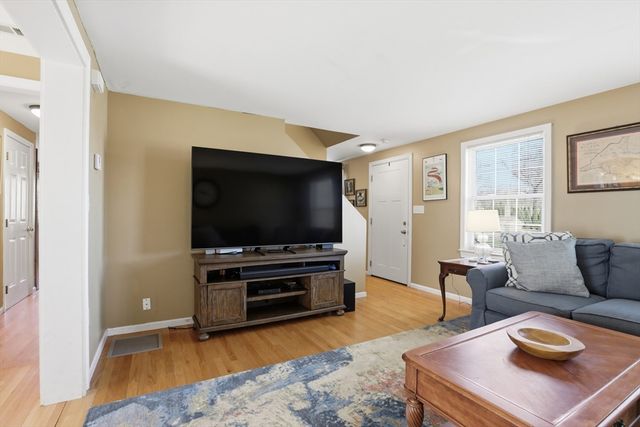 23 Bellmore Rd, Framingham, MA 01702