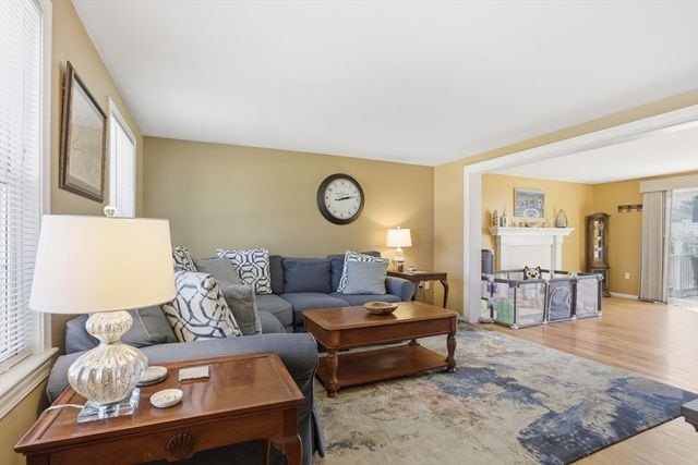 23 Bellmore Rd, Framingham, MA 01702