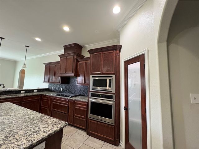 10301 Beverly Hills Dr, Corpus Christi, TX 78410