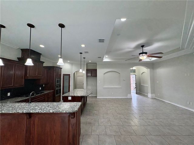 10301 Beverly Hills Dr, Corpus Christi, TX 78410