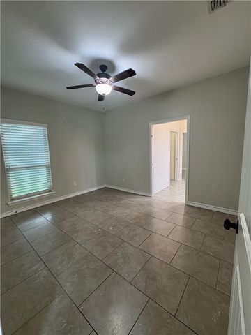 10301 Beverly Hills Dr, Corpus Christi, TX 78410