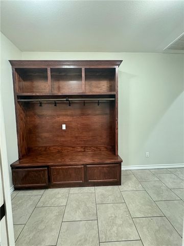 10301 Beverly Hills Dr, Corpus Christi, TX 78410