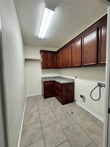 10301 Beverly Hills Dr, Corpus Christi, TX 78410