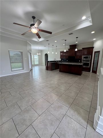 10301 Beverly Hills Dr, Corpus Christi, TX 78410