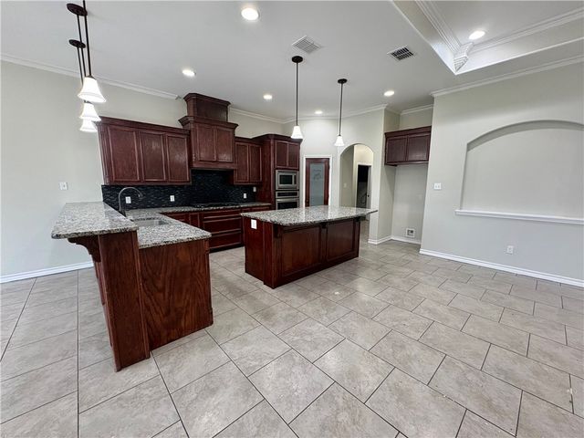 10301 Beverly Hills Dr, Corpus Christi, TX 78410
