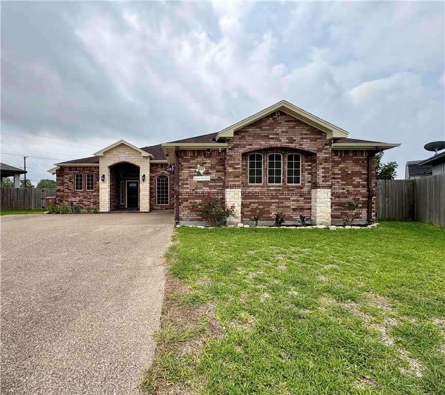 10301 Beverly Hills Dr, Corpus Christi, TX 78410
